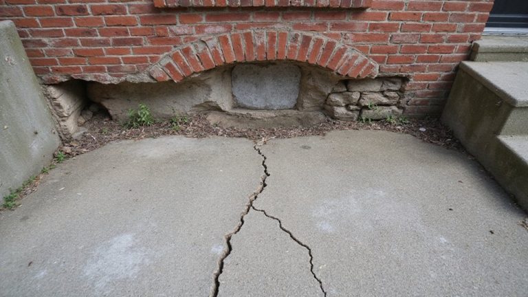 Read more about the article Common Foundation Issues in Older Akron Homes